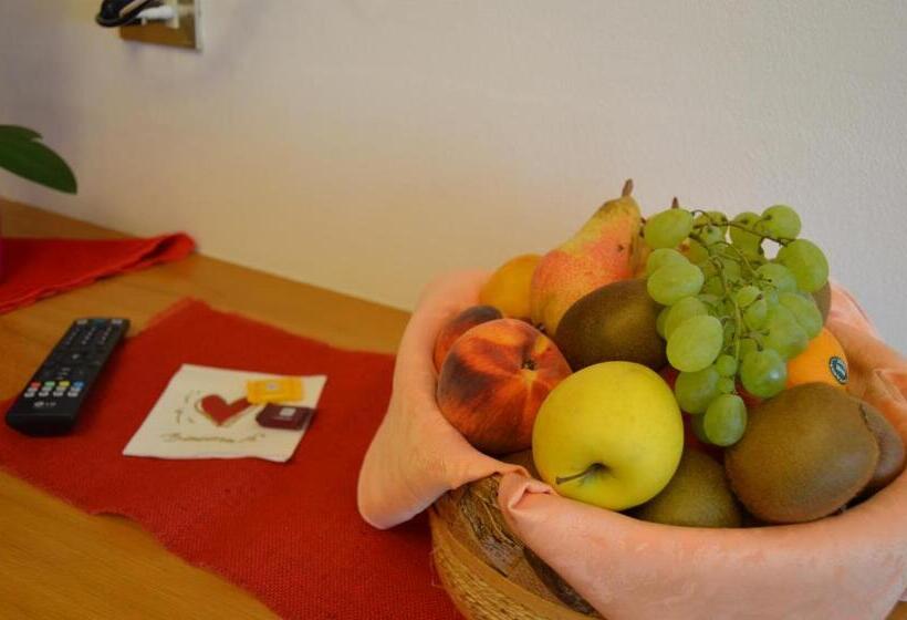 חדר קלאסי, Ladina