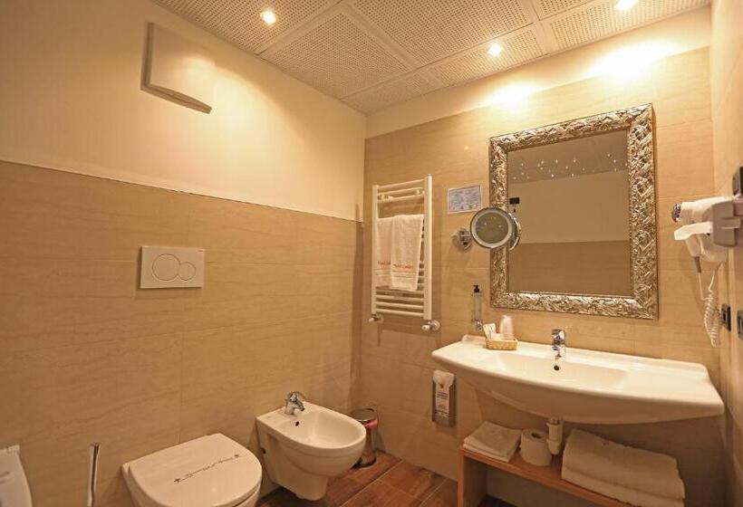 חדר דלוקס, Ladina