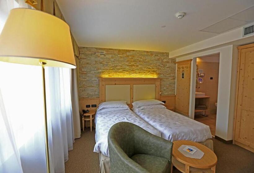 חדר דלוקס, Ladina