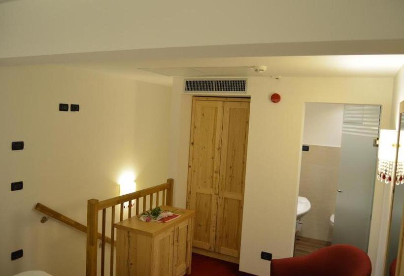 סוויטת דופלקס, Ladina