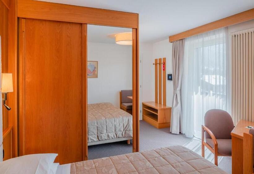 חדר קומפורט, Ladina