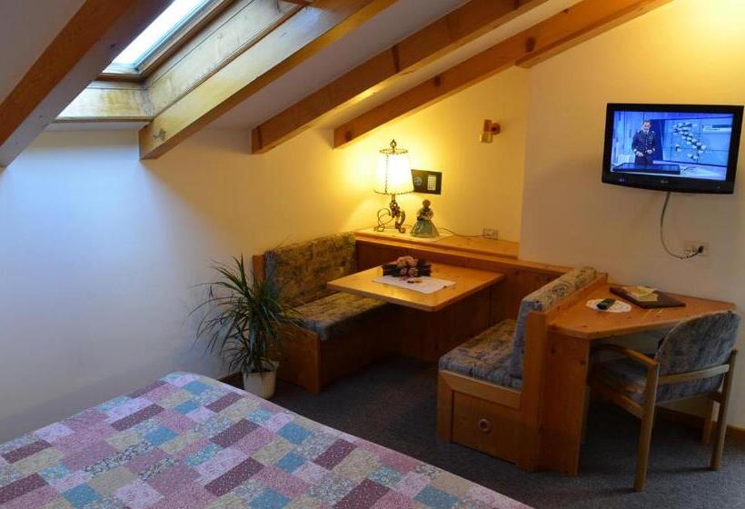 חדר קומפורט, Ladina