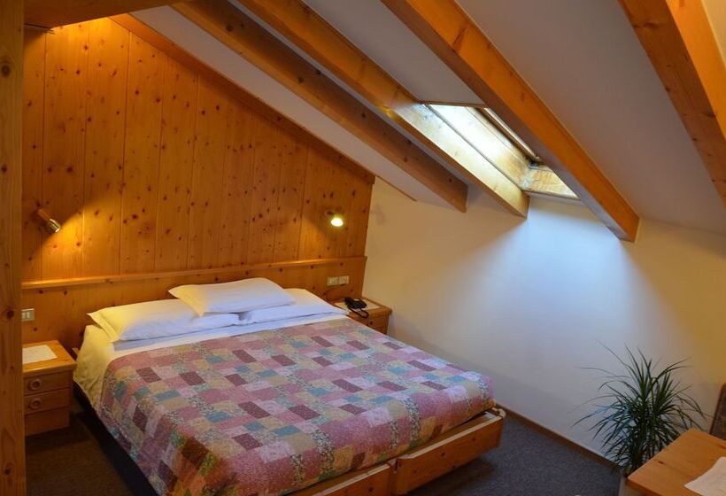 חדר קלאסי, Ladina