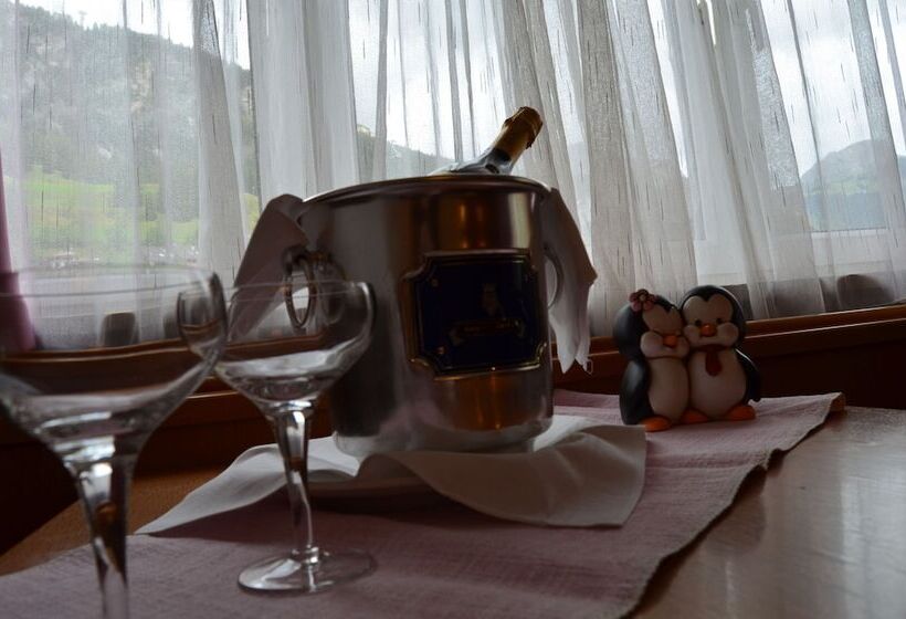 חדר קומפורט, Ladina