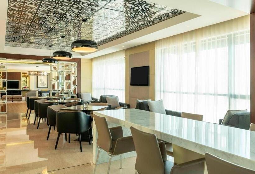 Club Room King Bed, Le Méridien City Centre Bahrain