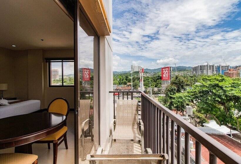 스위트, Main Hotel & Suites
