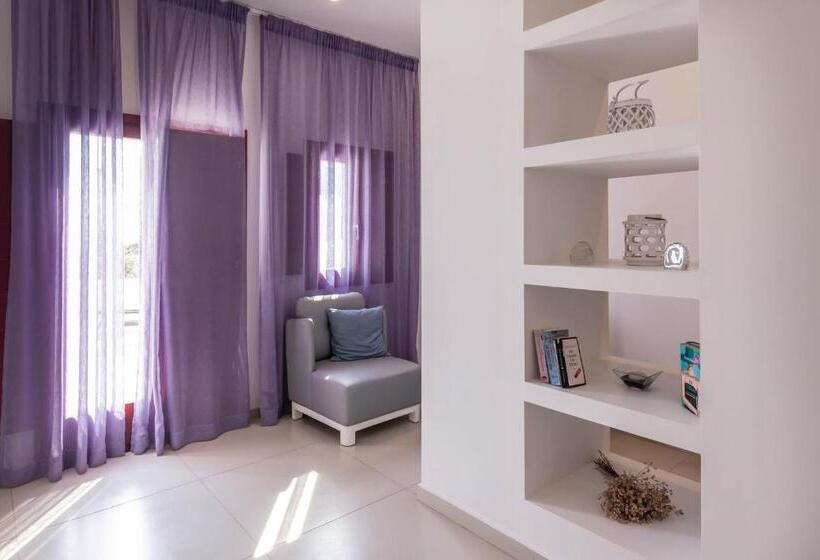 جناح جونيور, Mar N Mar Crown Hotel Suites