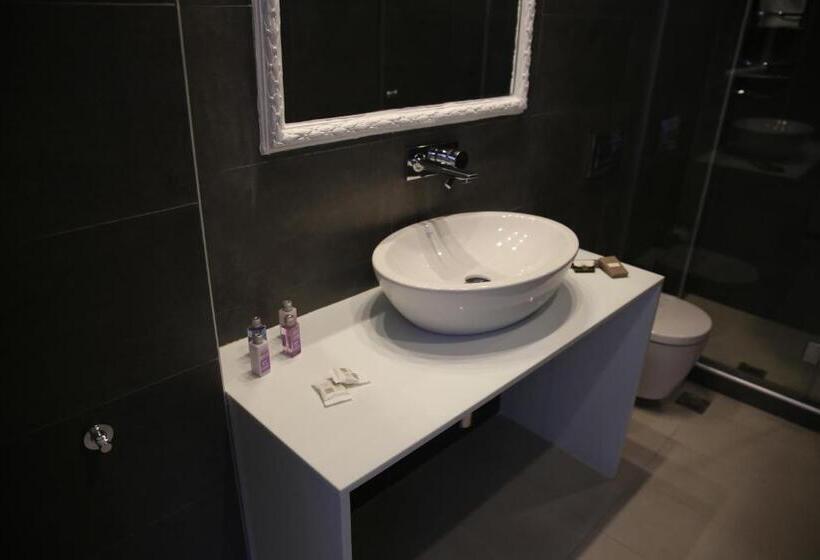 جناح جونيور, Mar N Mar Crown Hotel Suites