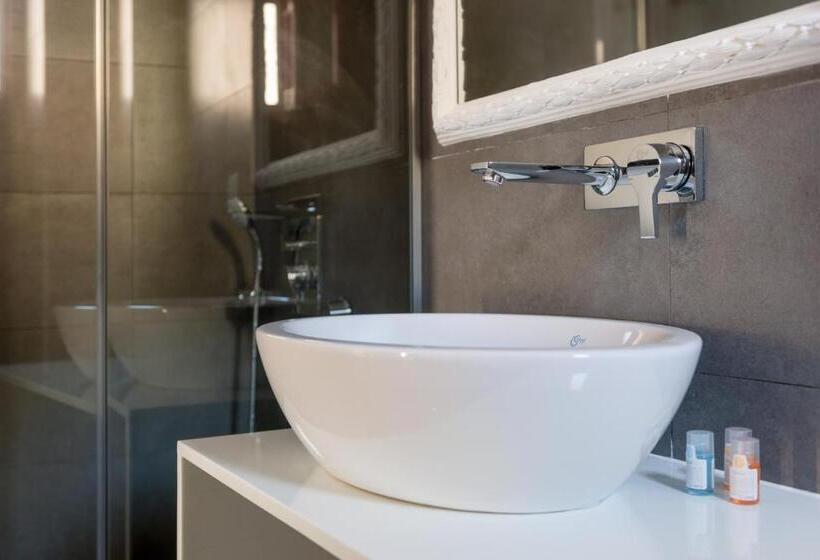 غرفة سوبيريور مطلّة علي البحر, Mar N Mar Crown Hotel Suites