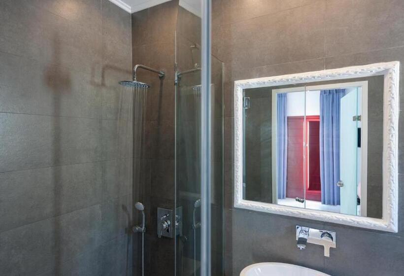 غرفة سوبيريور مطلّة علي البحر, Mar N Mar Crown Hotel Suites