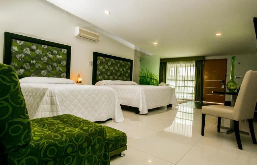 سوئیت با وان آب گرم, Maria Dolores San Luis Potosi