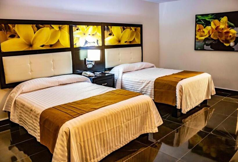 اتاق لوکس, Maria Dolores San Luis Potosi