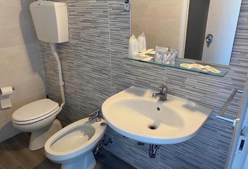 اتاق استاندارد چهار تخته, New Primula