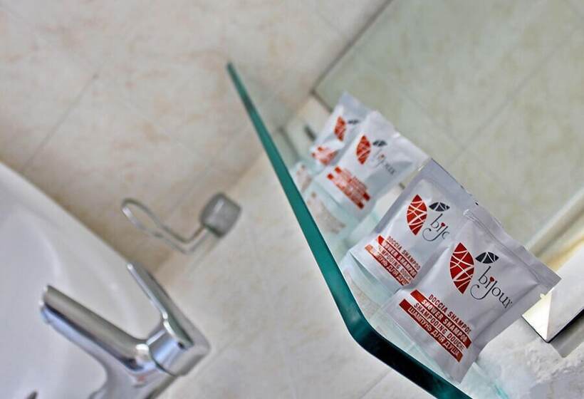 اتاق استاندارد چهار تخته, New Primula