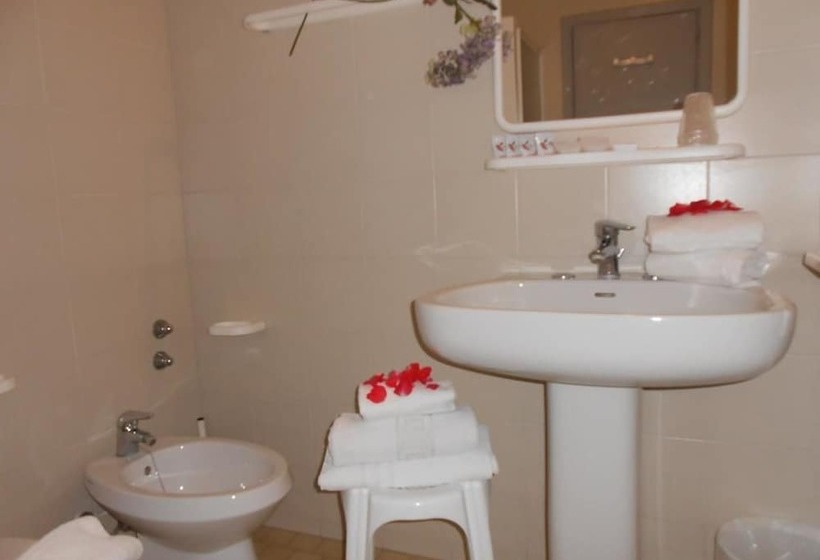 اتاق استاندارد چهار تخته, New Primula