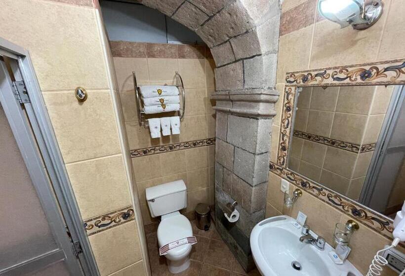 スタンダードトリプルルーム, Rojas Inn