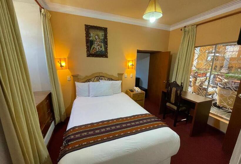 スタンダードトリプルルーム, Rojas Inn