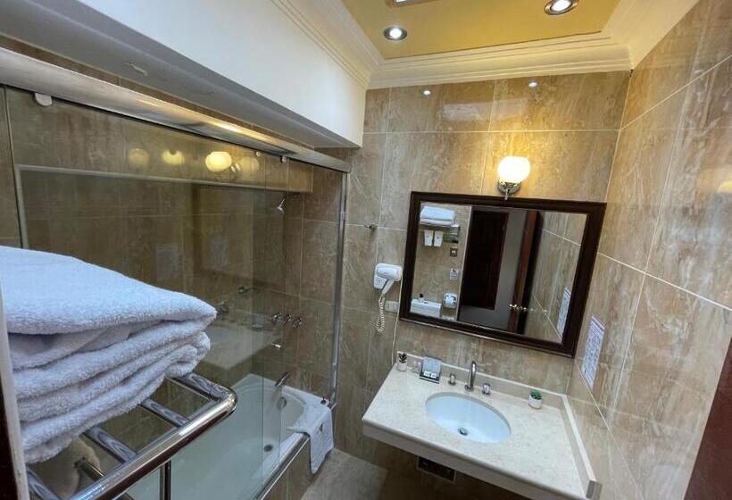 小型套房带阳台, Rojas Inn
