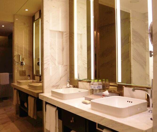 Номер Стандарт Вид на Озеро, Sheraton Qingdao Licang