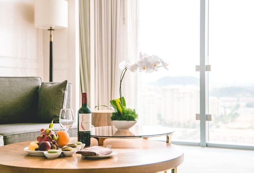 Люкс Клуб, Sheraton Qingdao Licang