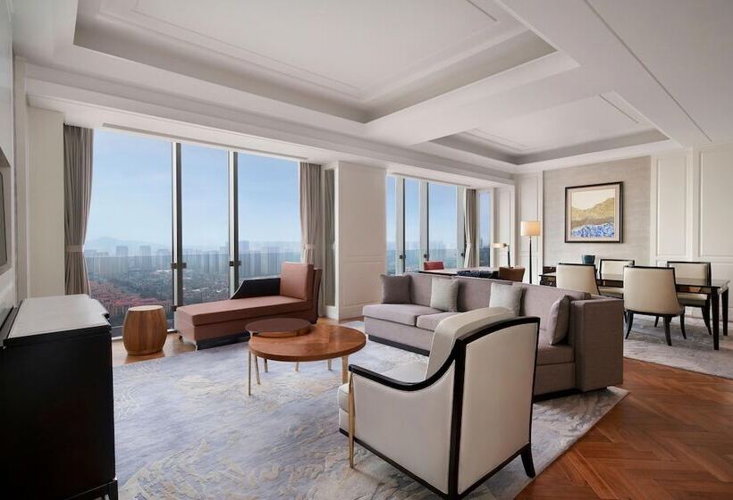 Люкс Клуб, Sheraton Qingdao Licang