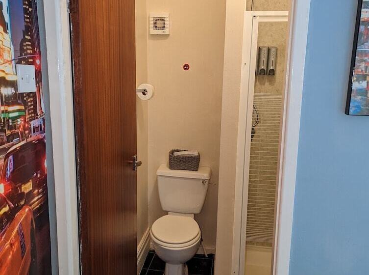 スタンダードルーム, The Mercury, Blackpool   Over 21 S Only