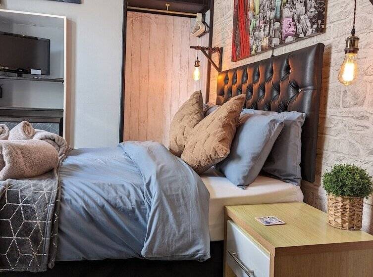 スタンダードルーム, The Mercury, Blackpool   Over 21 S Only