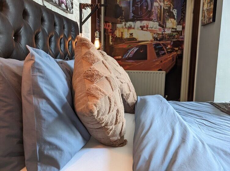 スタンダードルーム, The Mercury, Blackpool   Over 21 S Only