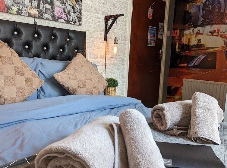 スタンダードルーム, The Mercury, Blackpool   Over 21 S Only