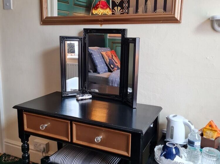 Standard Enkelrum, The Mercury, Blackpool   Over 21 S Only