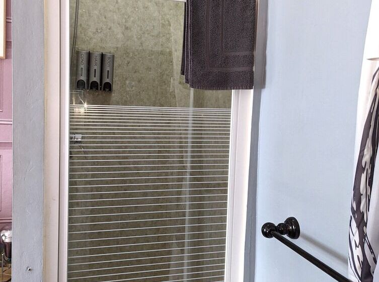 スタンダードルーム, The Mercury, Blackpool   Over 21 S Only