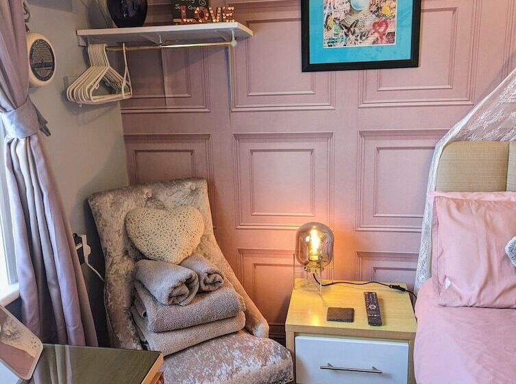 スタンダードルーム, The Mercury, Blackpool   Over 21 S Only