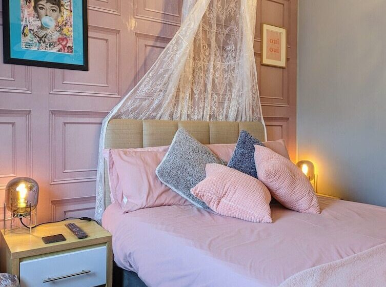 スタンダードルーム, The Mercury, Blackpool   Over 21 S Only