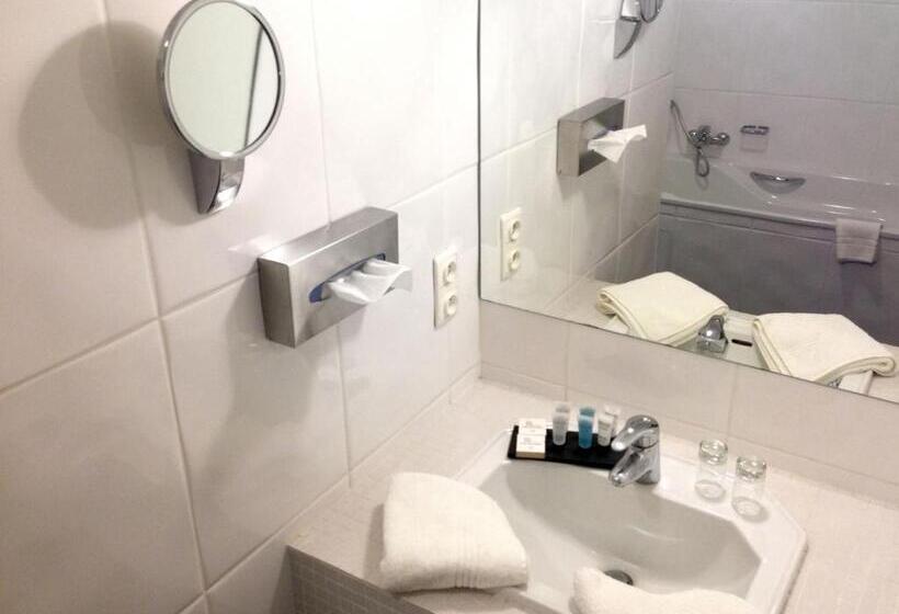 اتاق خانوادگی با چشمانداز جانبی دریا, Villa Select