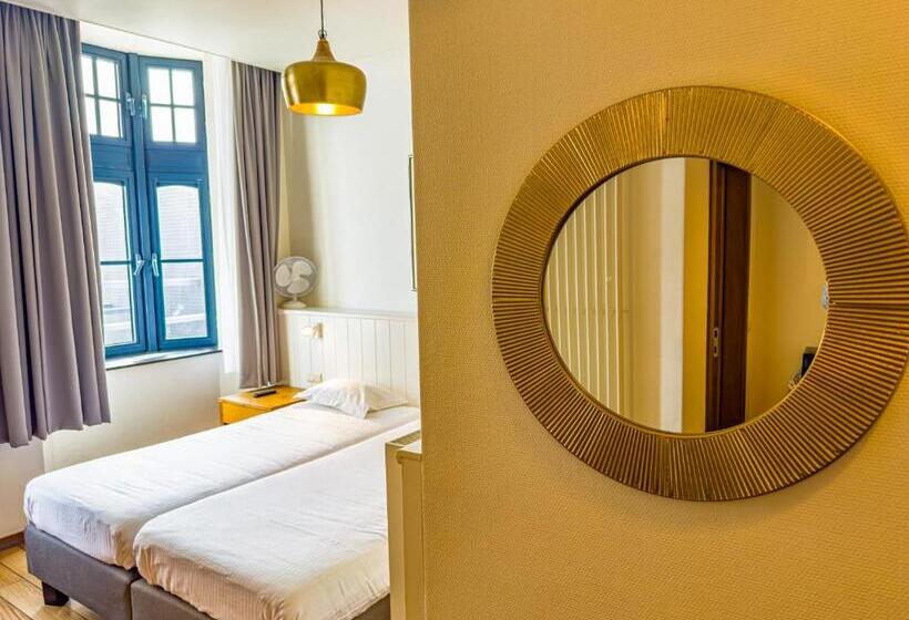 اتاق خانوادگی با چشمانداز جانبی دریا, Villa Select