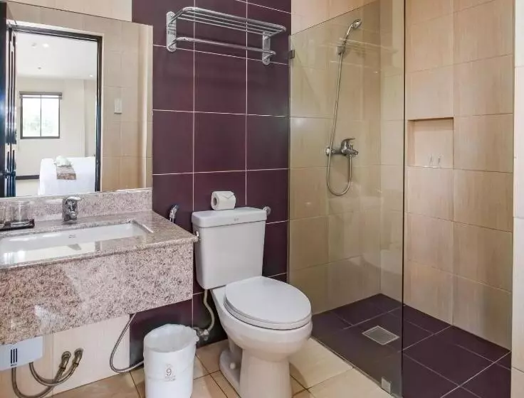 スイート, Main Hotel & Suites