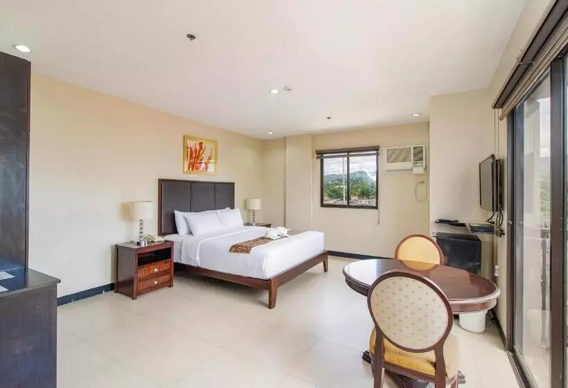 スイート, Main Hotel & Suites