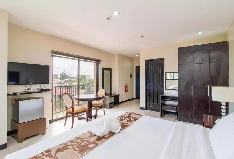 スイート, Main Hotel & Suites
