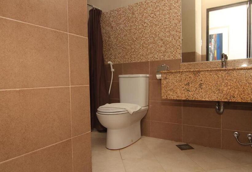 اتاق خانوادگی, Main Hotel & Suites