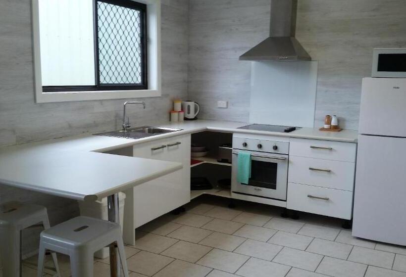 سوییت اجرایی, Karuah Riverside Motel