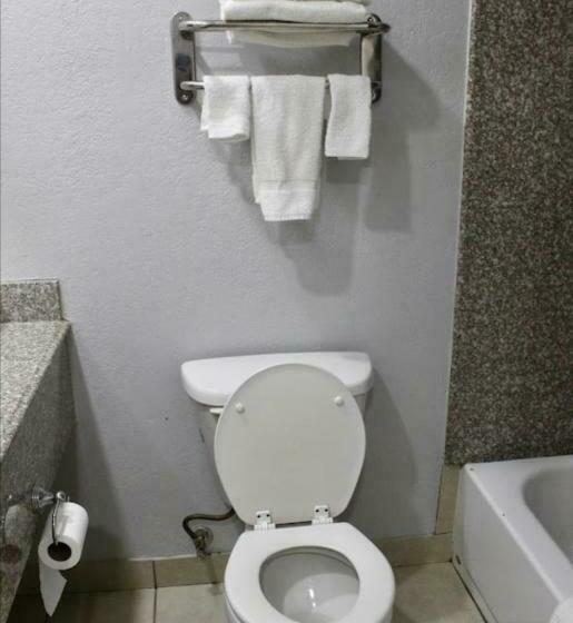 スタンダードルーム, Economy Inn