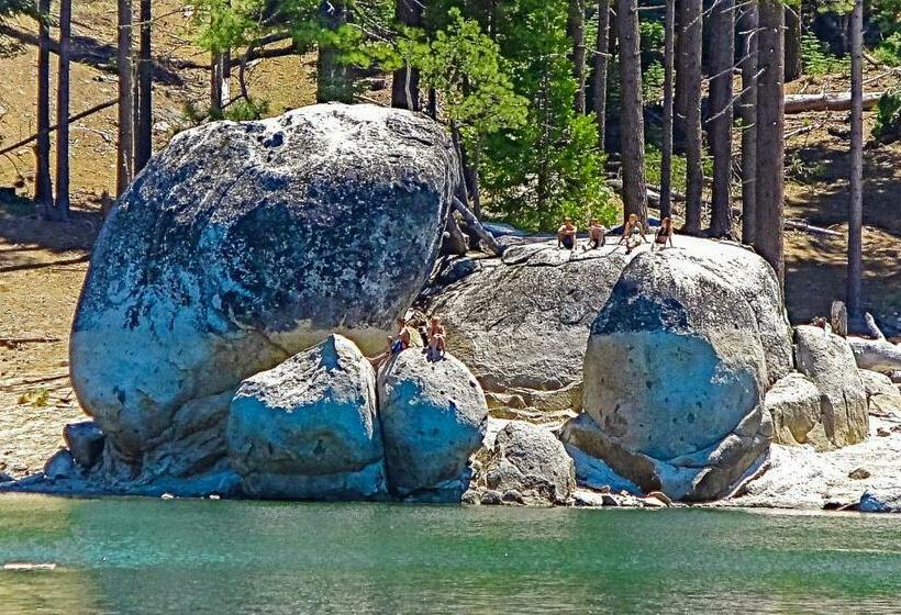 스탠다드 스튜디오, The Lake House