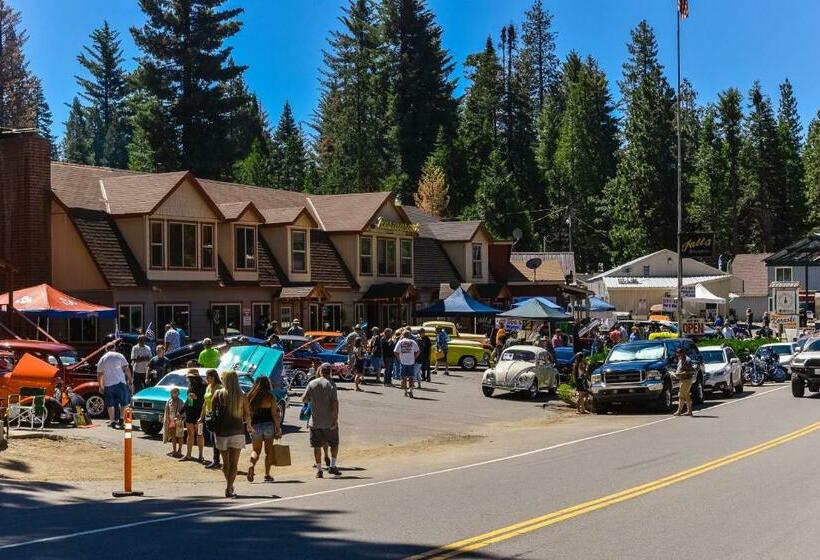 스탠다드 스튜디오, The Lake House