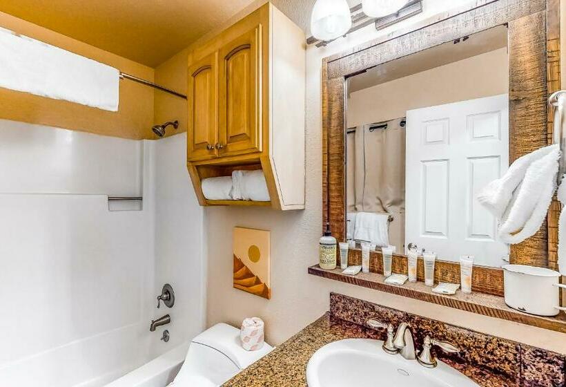 스탠다드 스튜디오, The Lake House