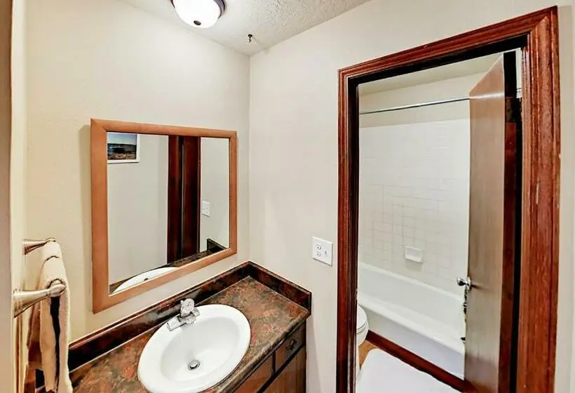Huoneisto 2 Makuuhuonetta, Mountian View Condo Unit S303