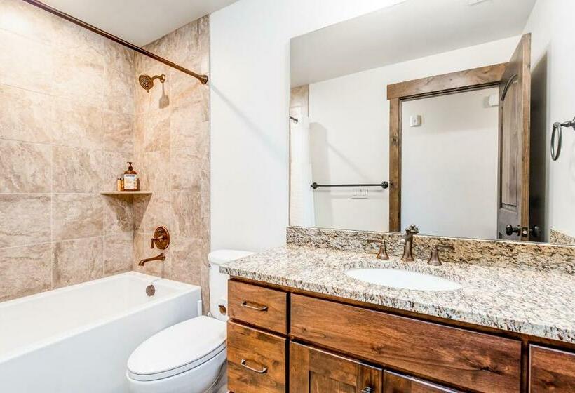 침실 3개 아파트, Blackrock Ridge Beauty #e