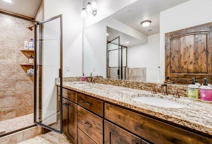 침실 3개 아파트, Blackrock Ridge Beauty #e