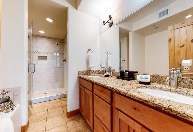 침실 2개 아파트, Waterside Village B