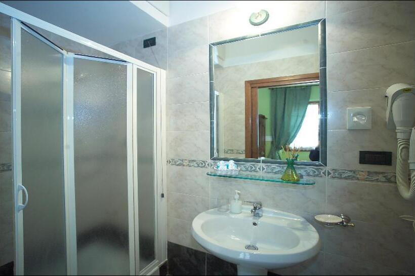 اتاق استاندارد سه نفره, B&b Old Florence Inn