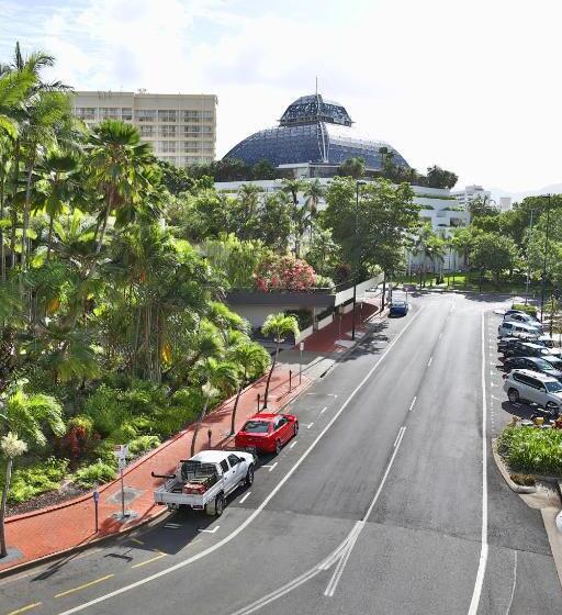 דירת חדר נוף לגינה, Cairns Private Apartments